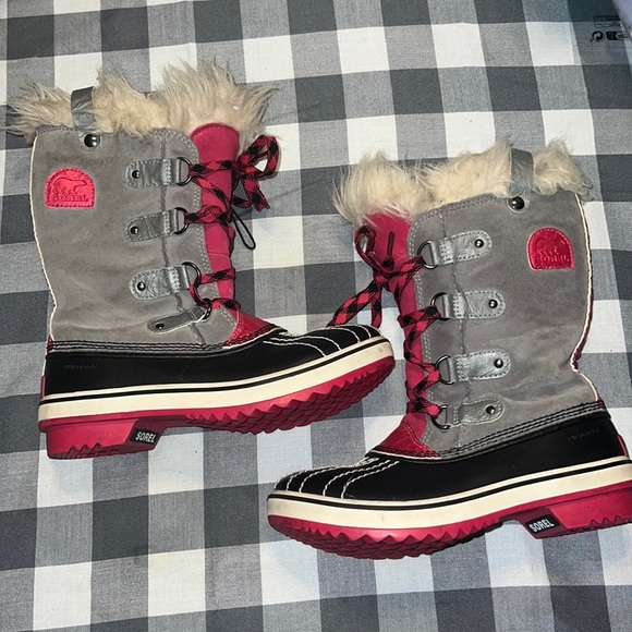 Sorel Other - SOREL Youth Joan of Arctic Boots size 4 Pink/gray/black